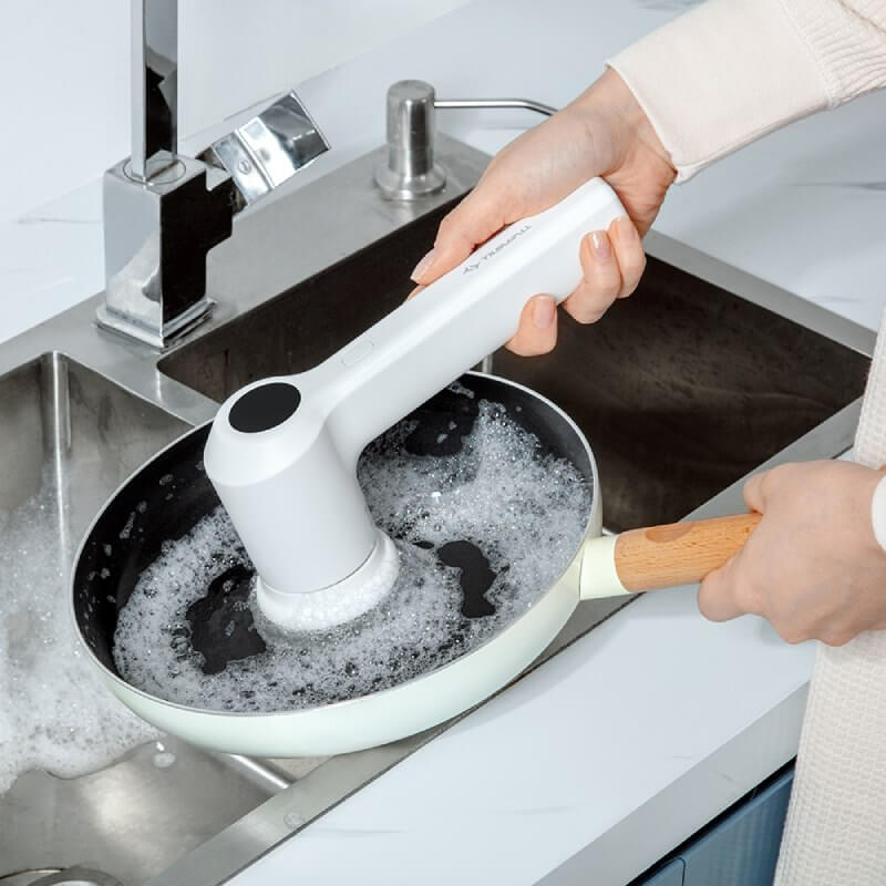 Clean the kitchen with an electric spin scrubber